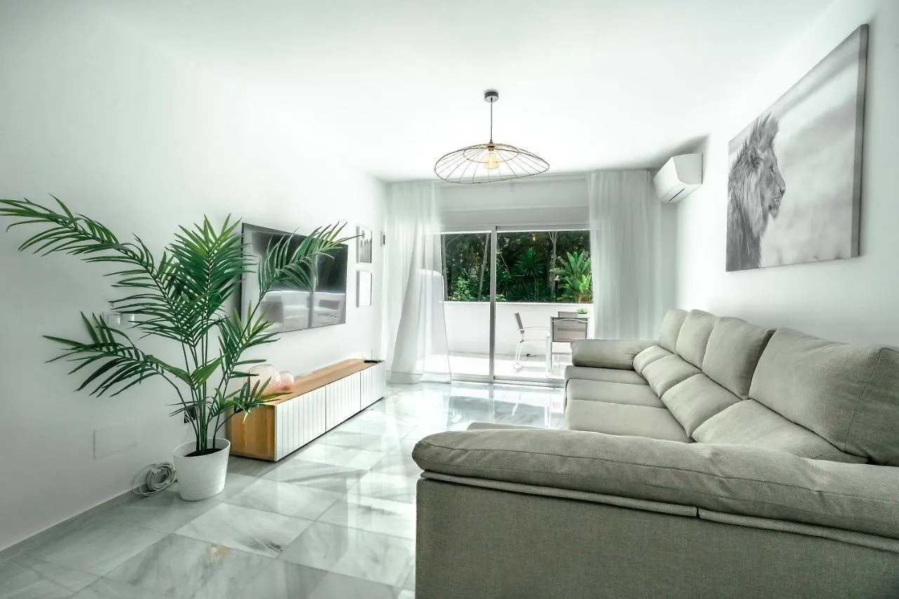 Amazing 2 Bedroom Apartment In Jardines Fuentes Marbella