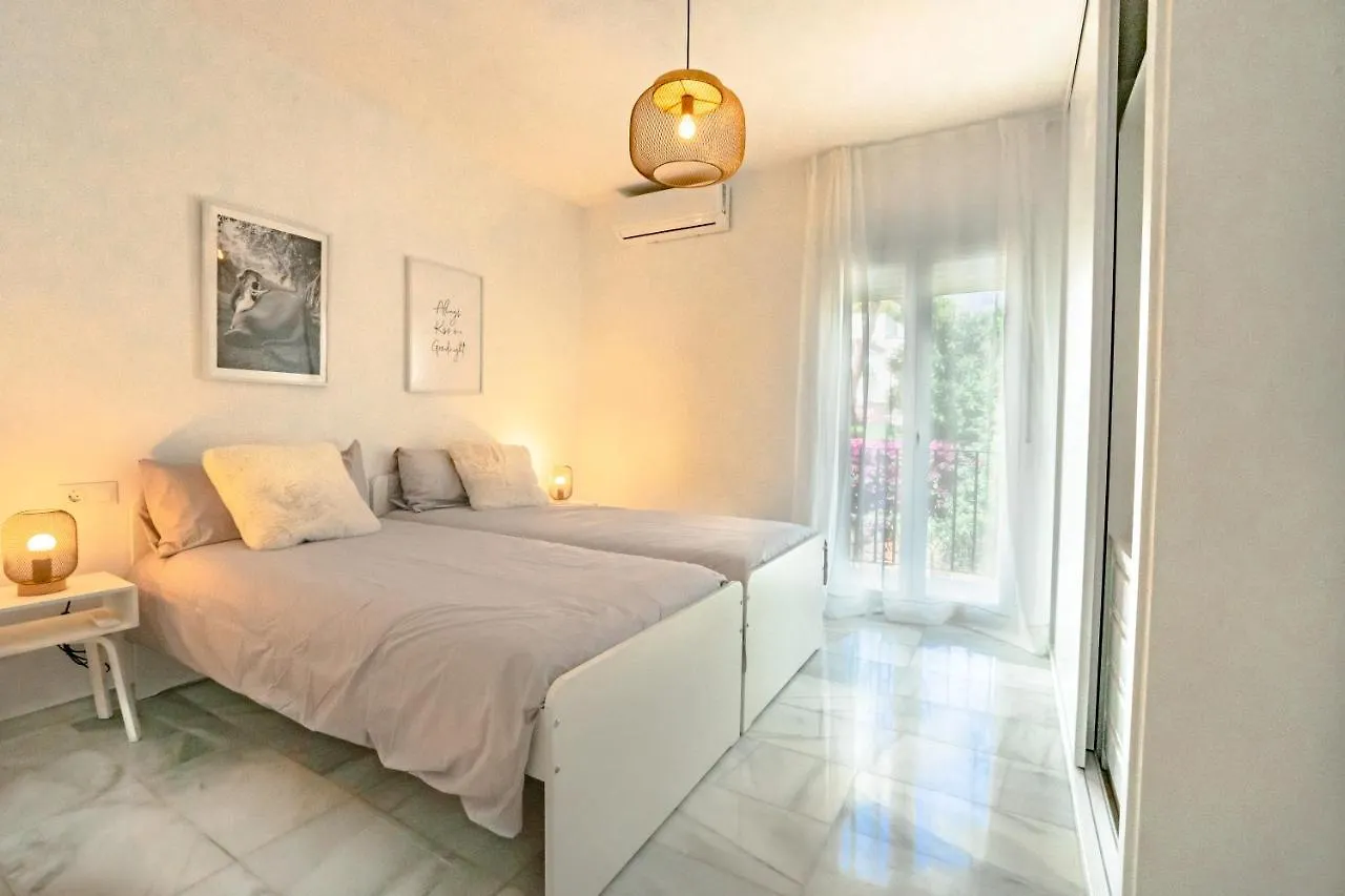 Amazing 2 Bedroom Apartment In Jardines Fuentes Marbella