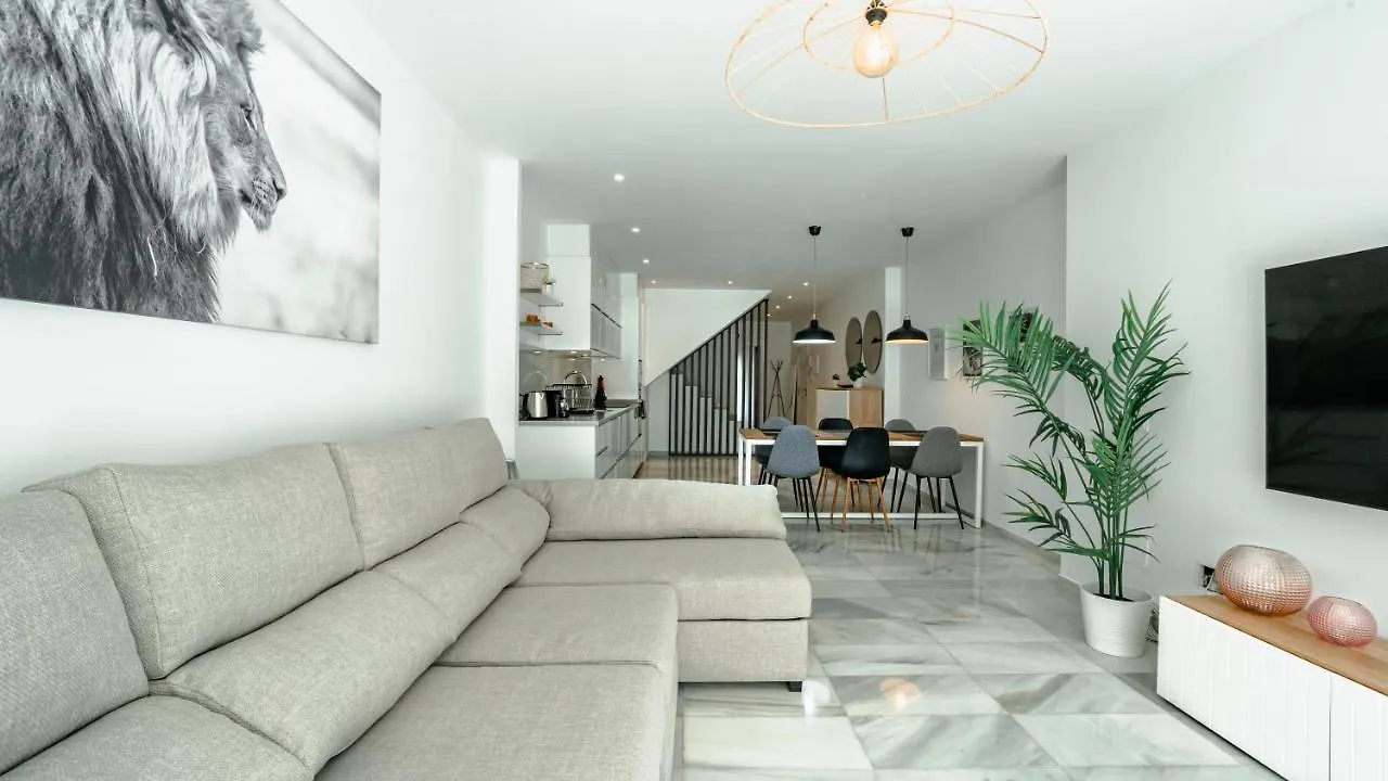 Amazing 2 Bedroom Apartment In Jardines Fuentes Marbella