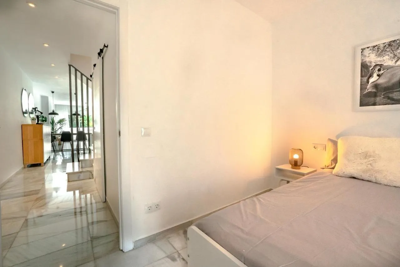 Amazing 2 Bedroom Apartment In Jardines Fuentes Marbella