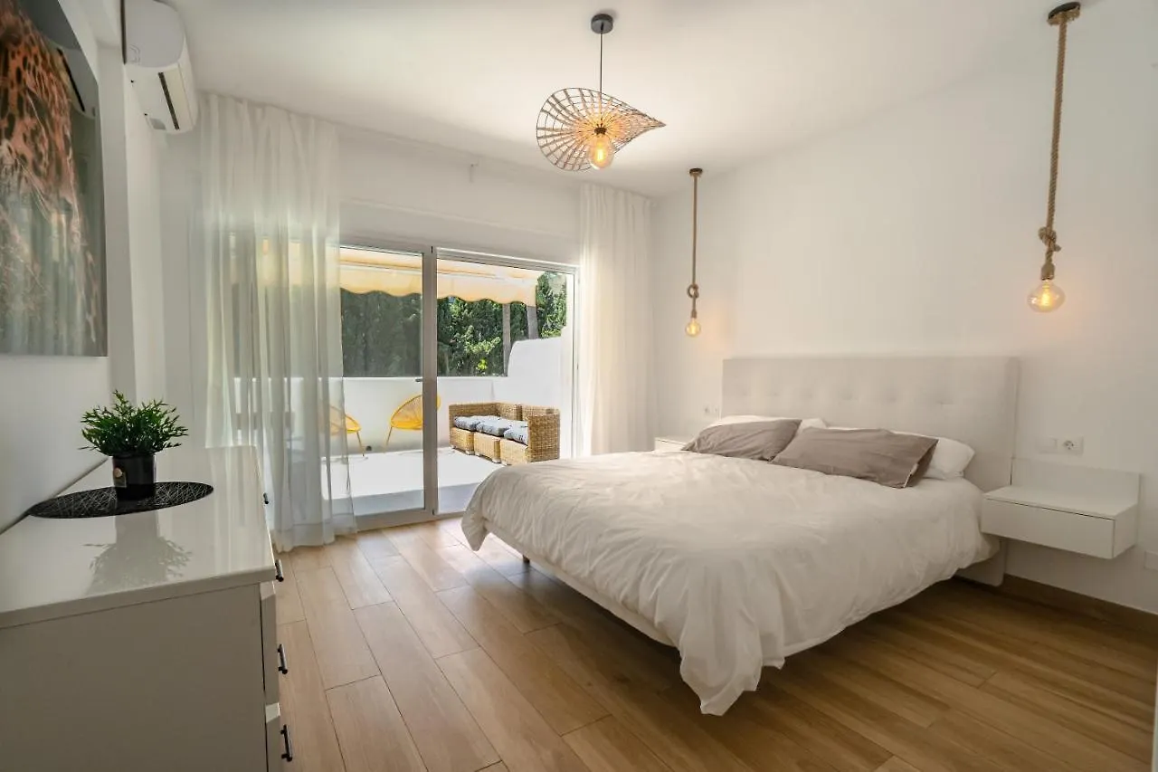 Amazing 2 Bedroom Apartment In Jardines Fuentes Marbella