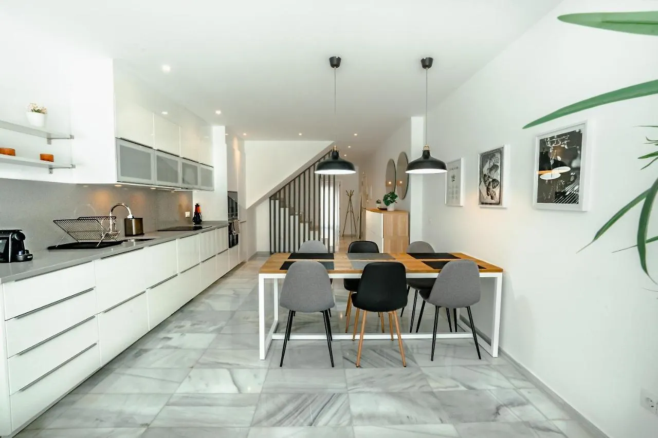 Amazing 2 Bedroom Apartment In Jardines Fuentes Marbella Španělsko
